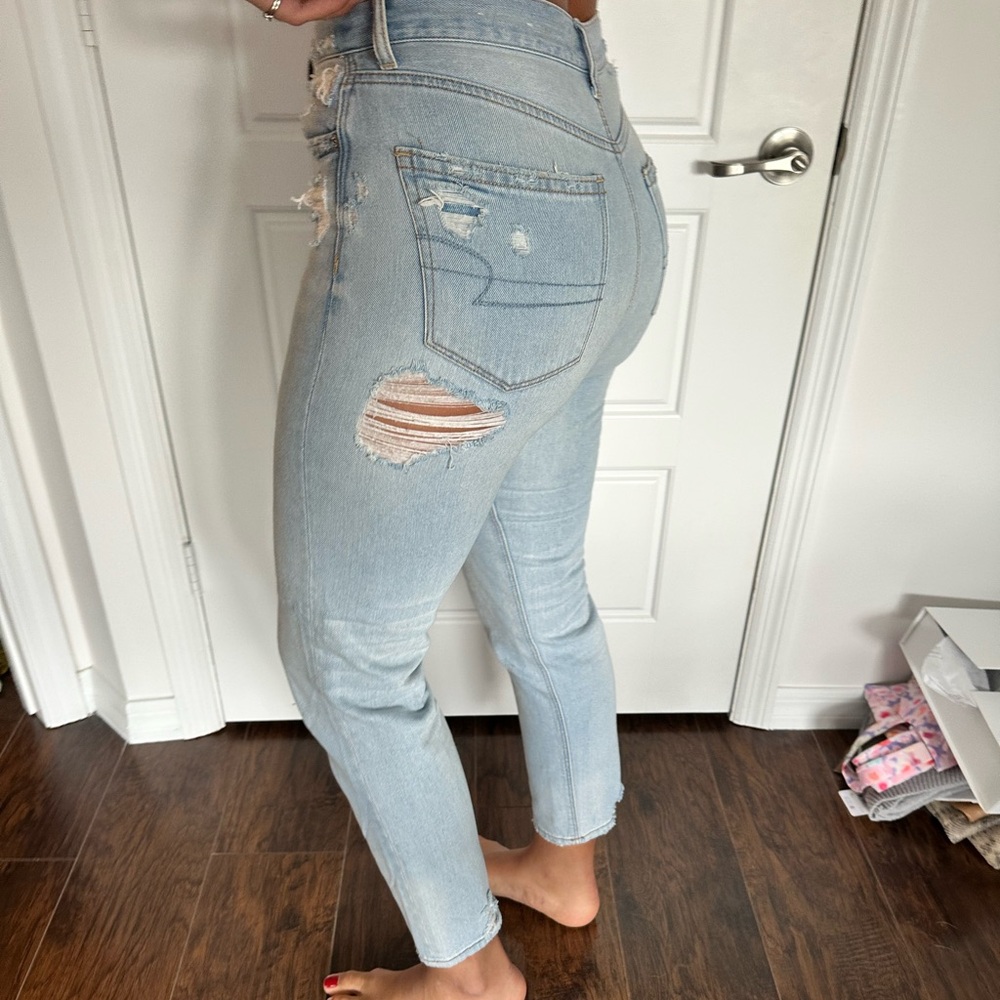 American Eagle Outfitters Distressed Light Blue Ankle Jeans
